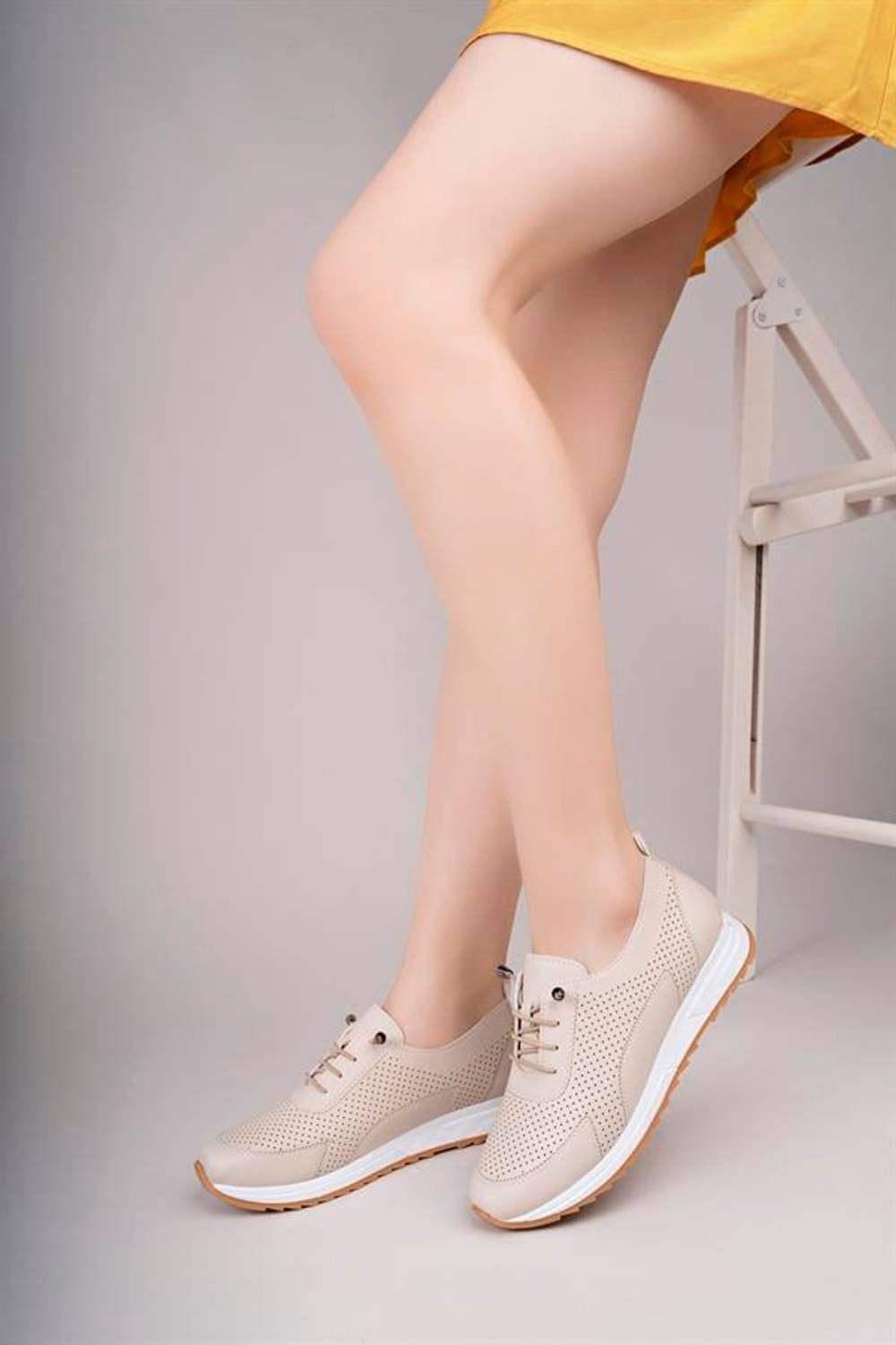 Kadın Siyah Lastik Bağcıklı Ortopedik Taban Babet L Siyah Cilt R Ten Cilt