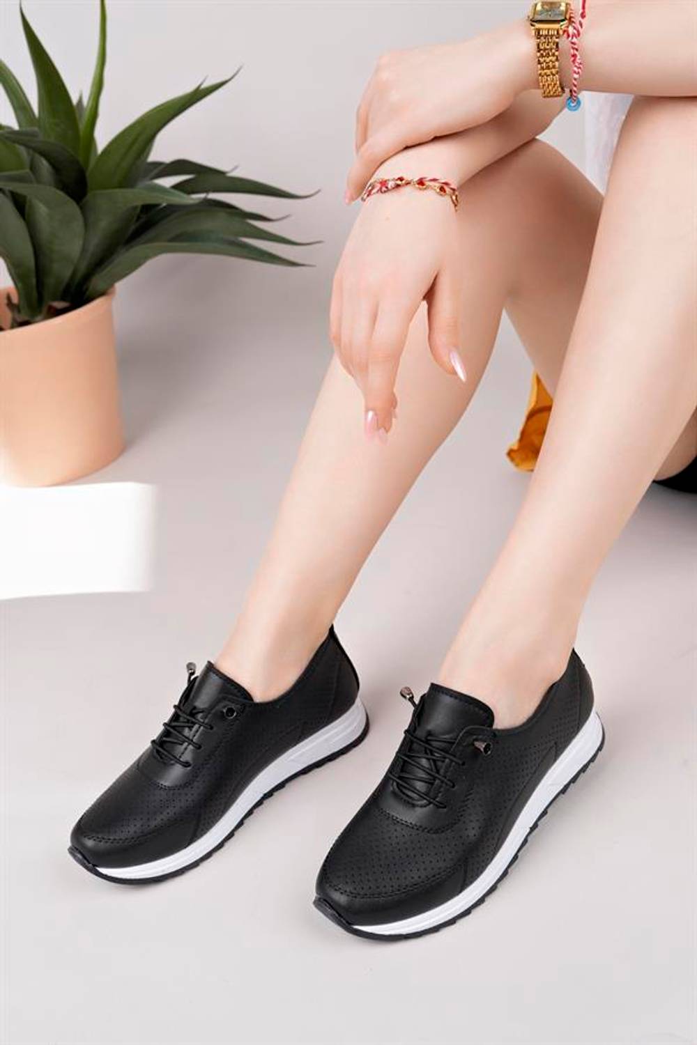 Kadın Siyah Lastik Bağcıklı Ortopedik Taban Babet L Siyah Cilt R Siyah Cilt 