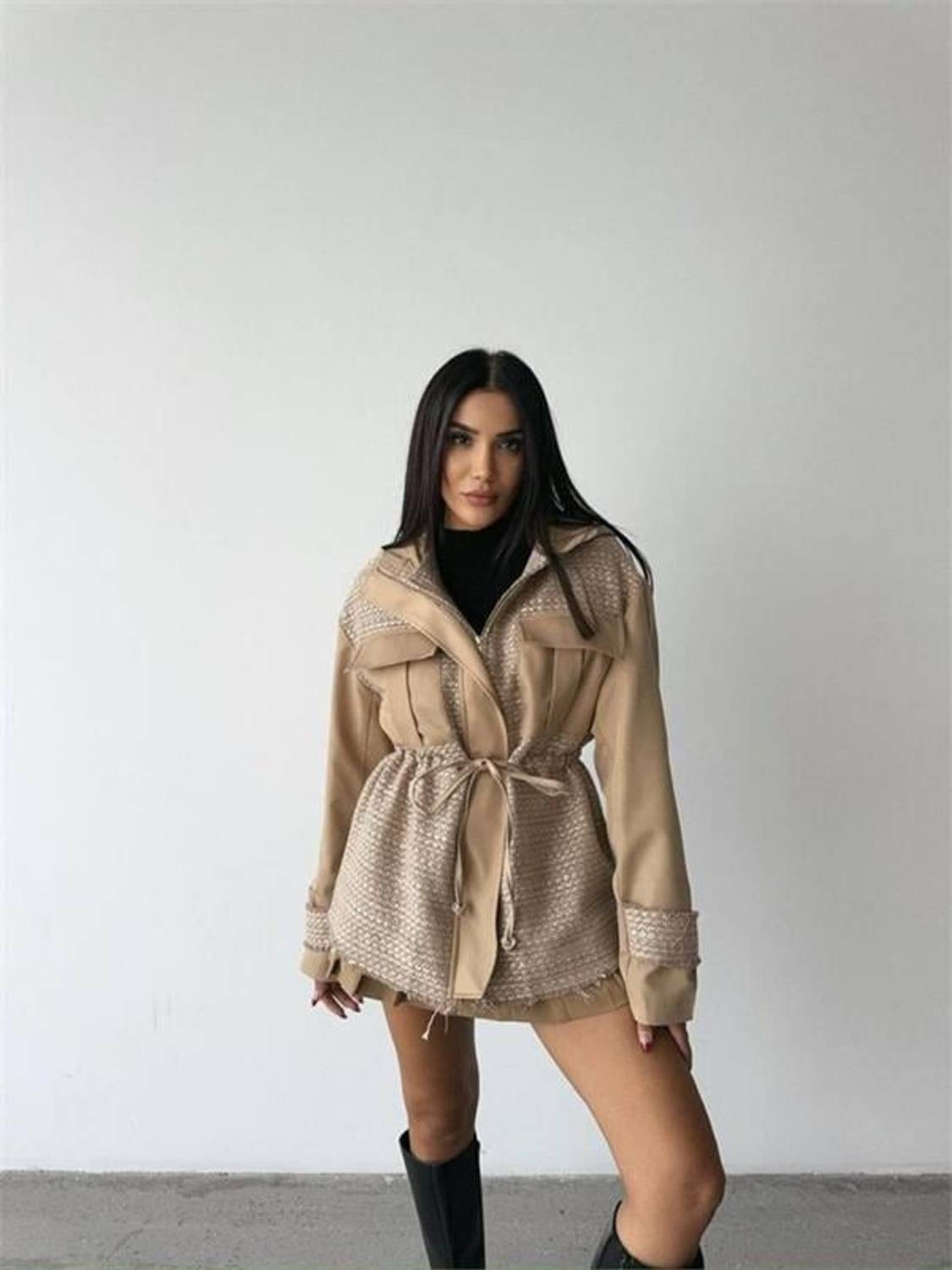 CHANEL -TRENCH  GARNİLİ KAPİŞONLU BELDEN BÜZGÜLÜ MONT - Bej
