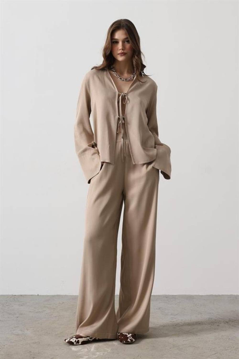 Önden Biyeli Bluz Ve Pantolon Takım - Vizon