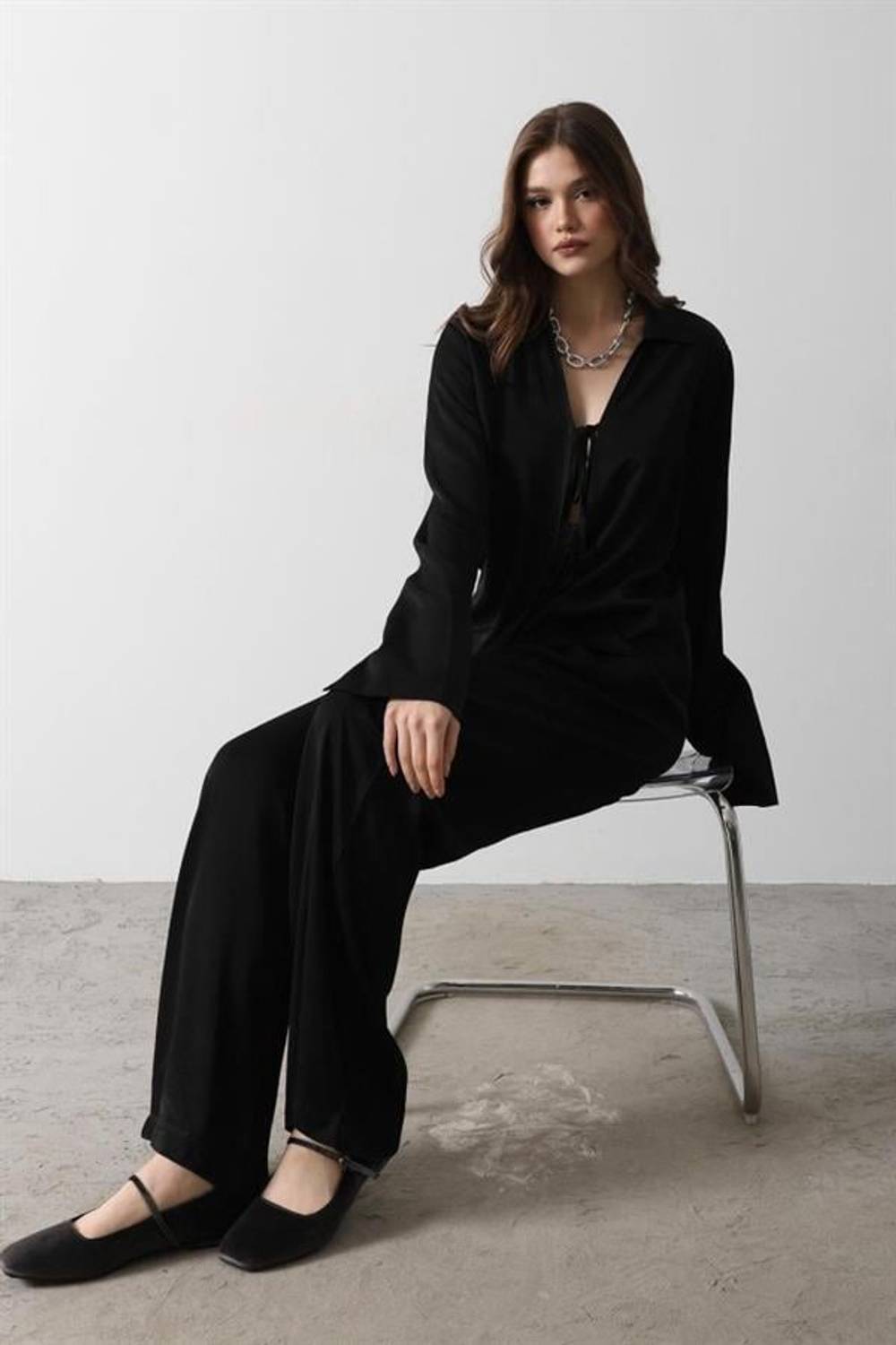 Önden Biyeli Bluz Ve Pantolon Takım - Siyah