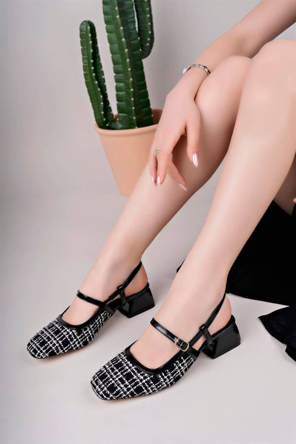 Aymood Kadın Kemerli Topuklu Ayakkabı 3 Cm Topuk C Siyah Rugan