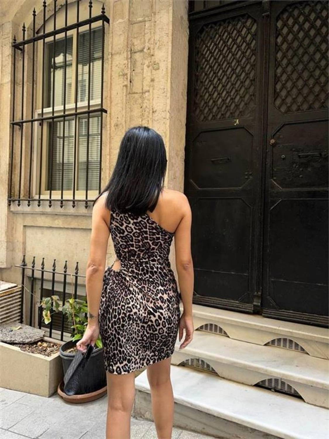 LEOPAR DESEN TEK OMUZ YAN PENCERELİ KISA ELBİSE - Kahverengi