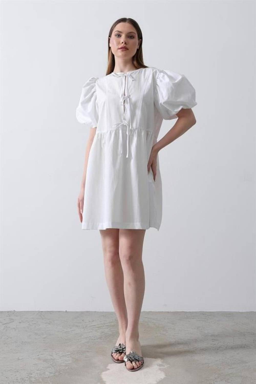 Balon Kol Kurdale Detaylı Elbise - Beyaz