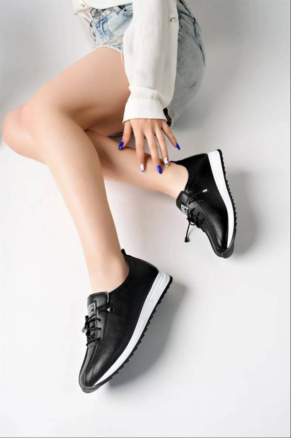 Kadın Siyah Lastik Bağcıklı Ortopedik Taban Babet