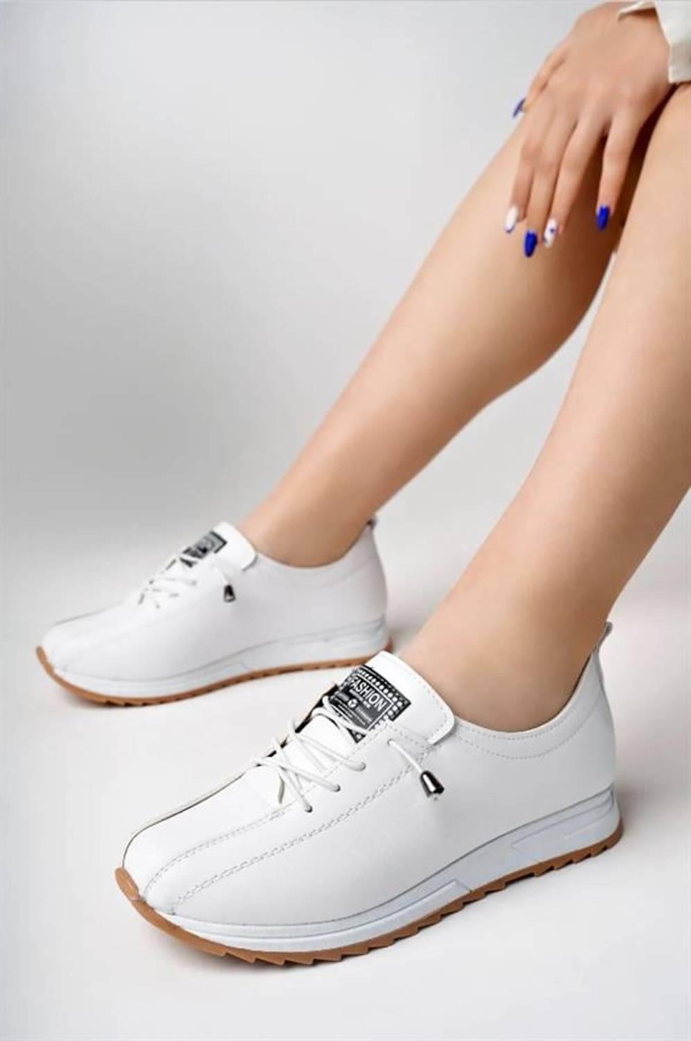 Kadın Beyaz Lastik Bağcıklı Ortopedik Taban Babet