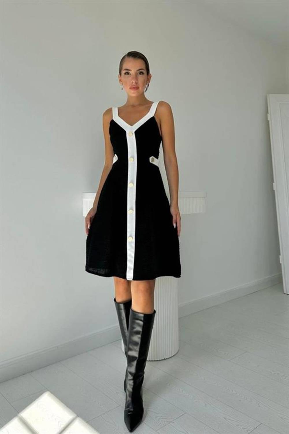 Siyah Ekru Süs Cepli Askılı Elbise