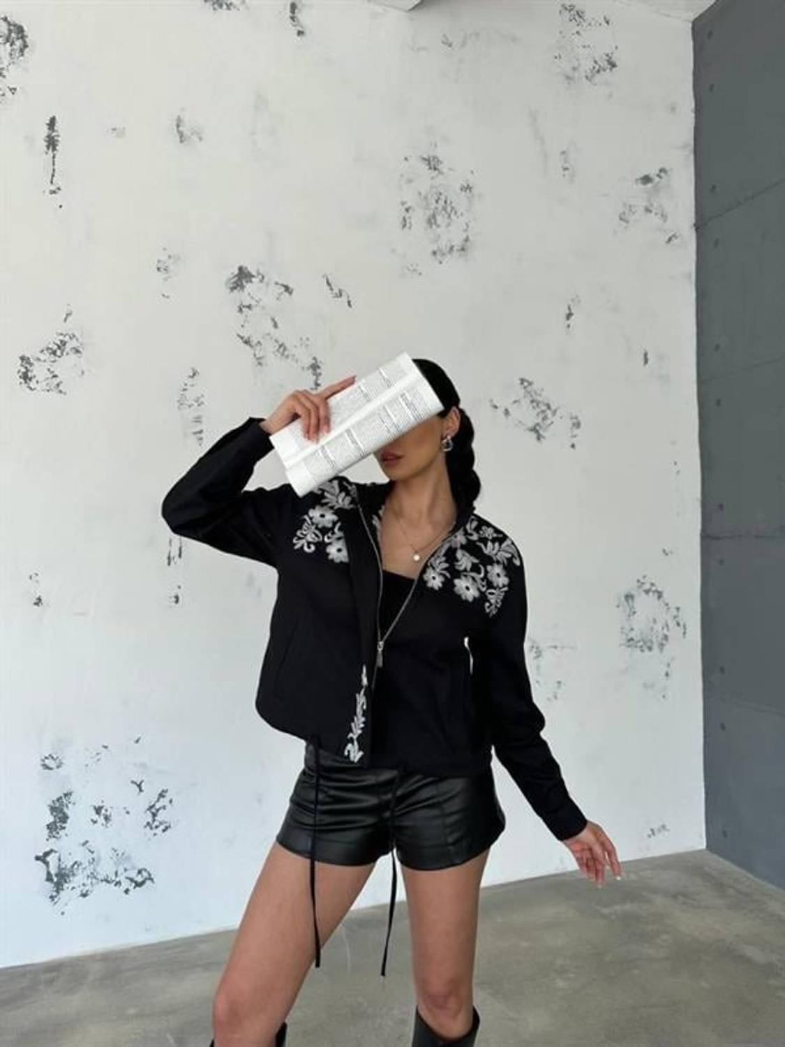 NAKIŞLI CROP CEKET BİYE DETAYLI - Siyah