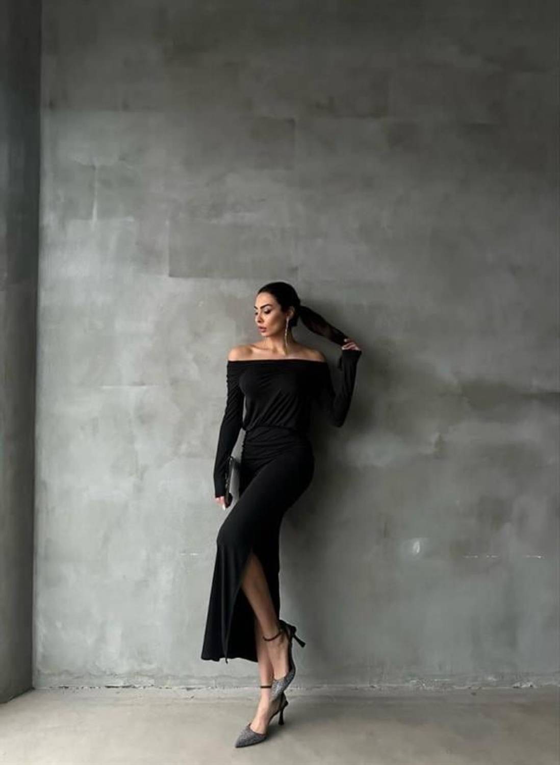 MADONNA YAKASI BÜZGÜLÜ ELBİSE - Siyah