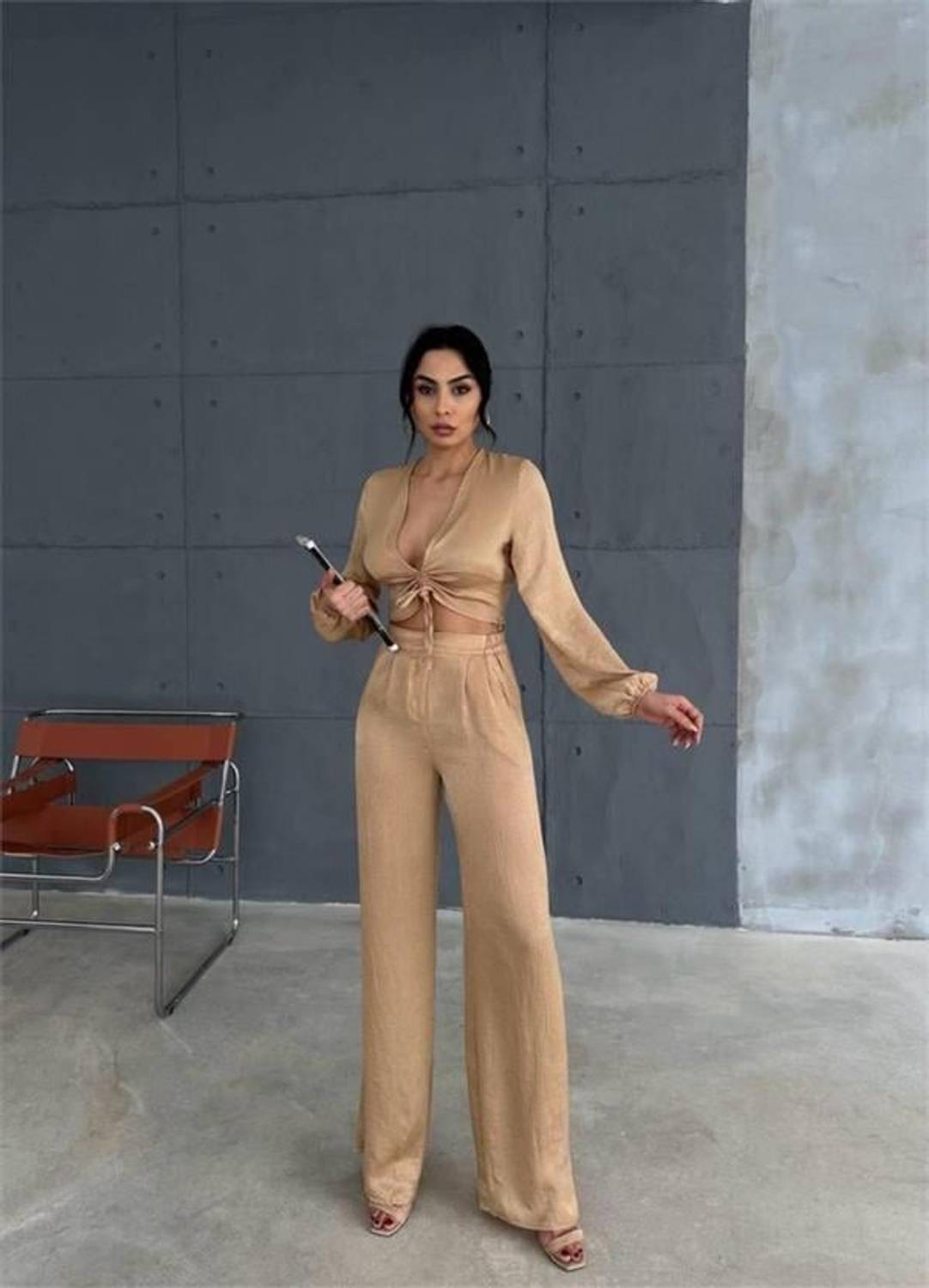 SATEN BÜZGÜ DETAYLI CROP BLUZ-PANTOLON TAKIM - Bej