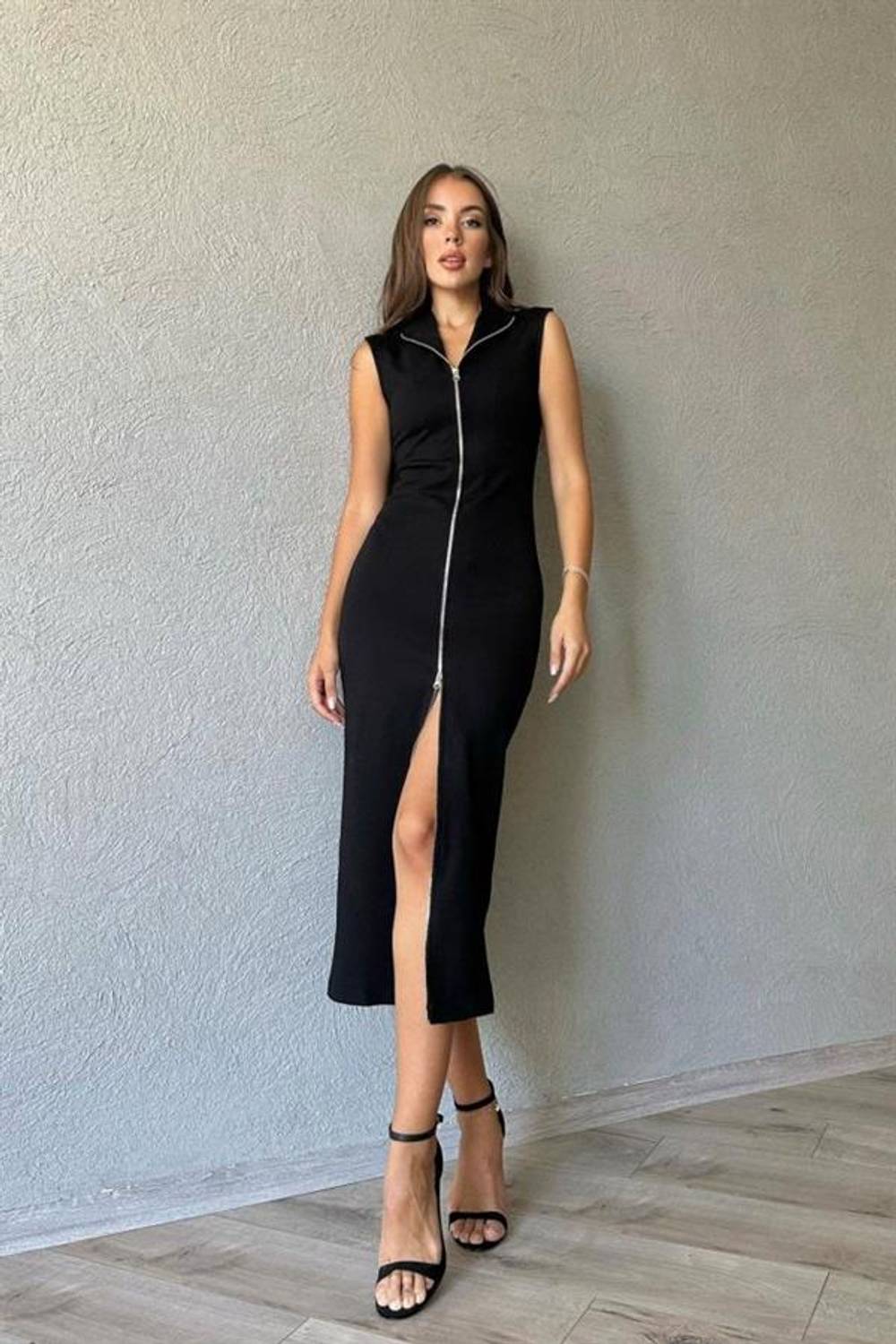Siyah Boydan Fermuarlı Sıfır Kol Elbise