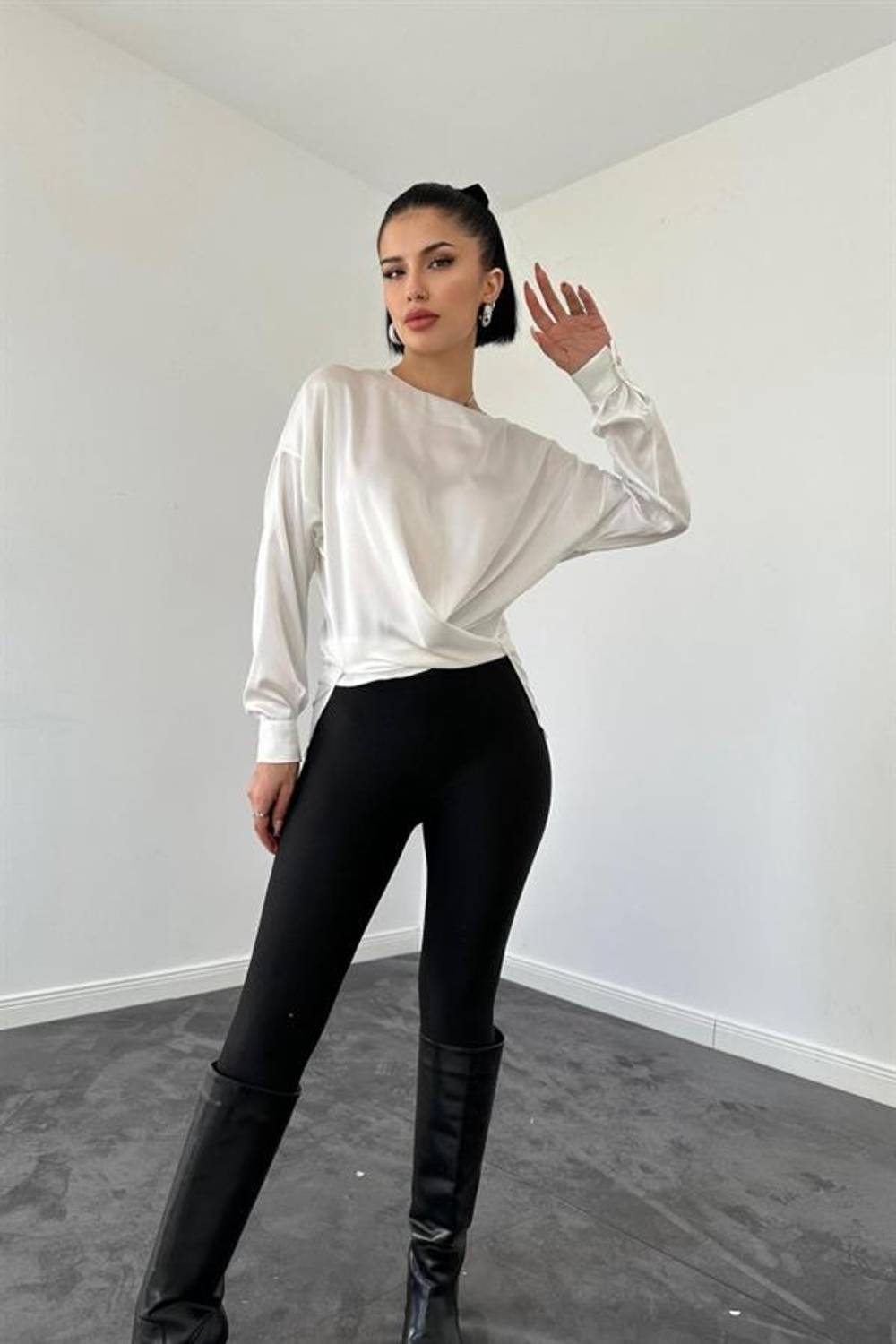 Beyaz Bisiklet Yaka Bluz