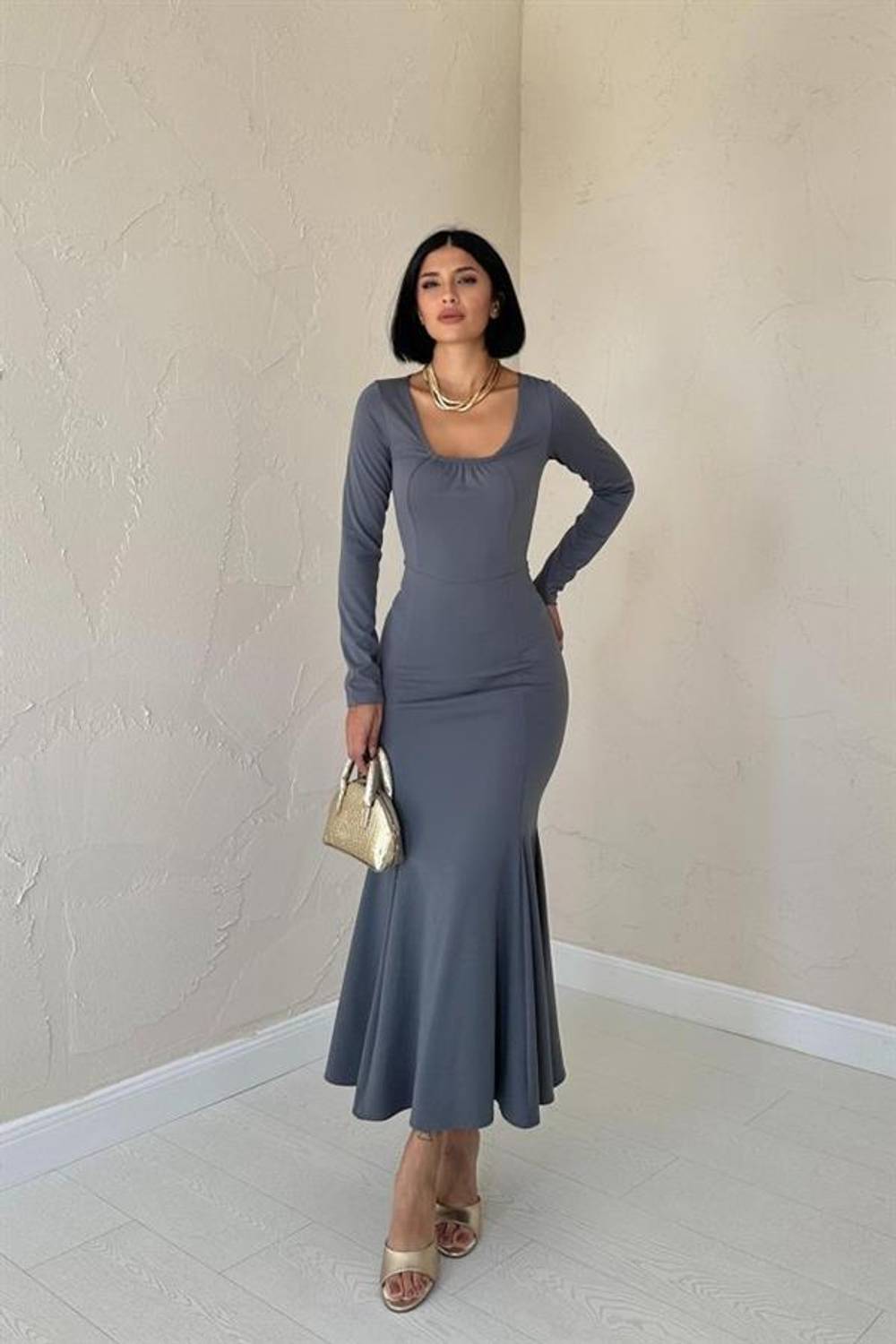 Gri Kare Yaka Klasik Elbise