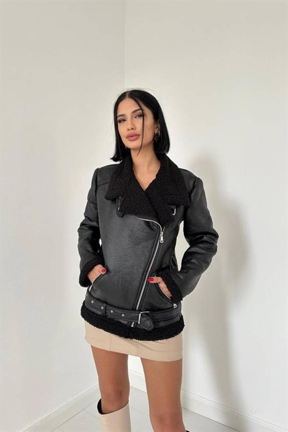 Siyah Apoletli Kürklü Ceket