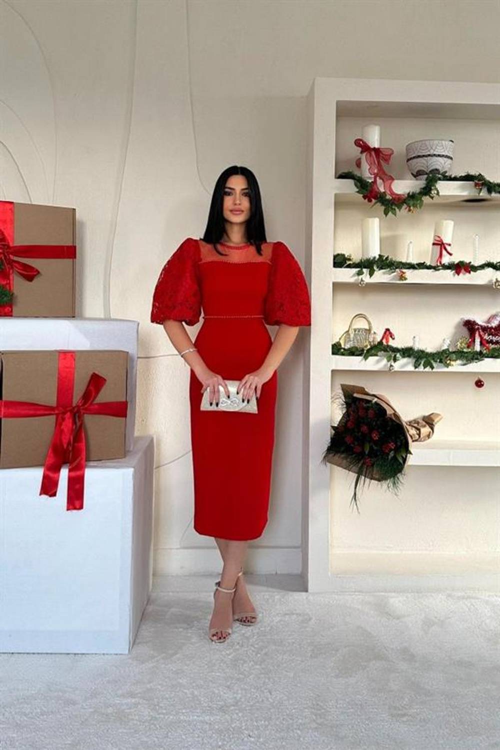 Kırmızı İncili Tül Detay Elbise