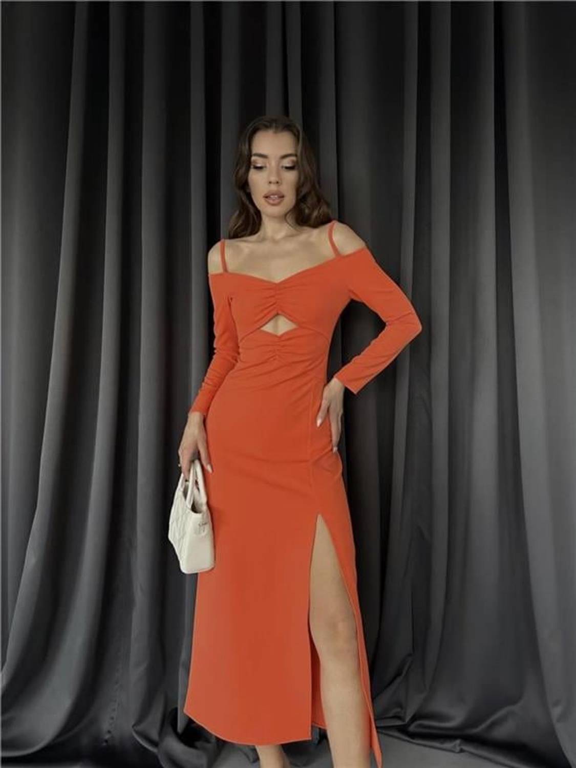 ATLAS ASKILI GÖĞÜS PENCERE BÜZGÜLÜ ELDİVEN KOL DETAYLI ELBİSE - Turuncu