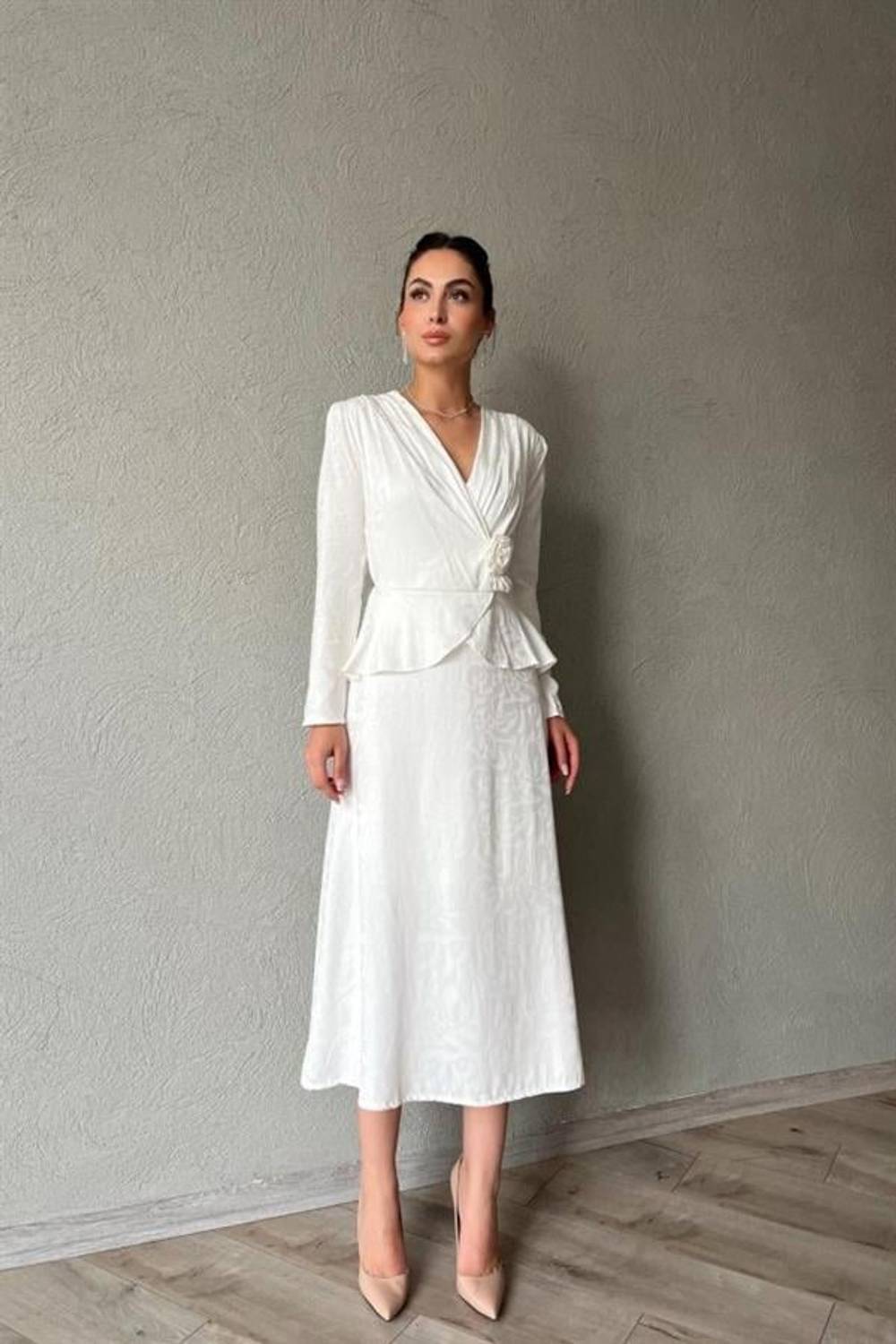 Ekru Pile Detaylı Kruvaze Elbise