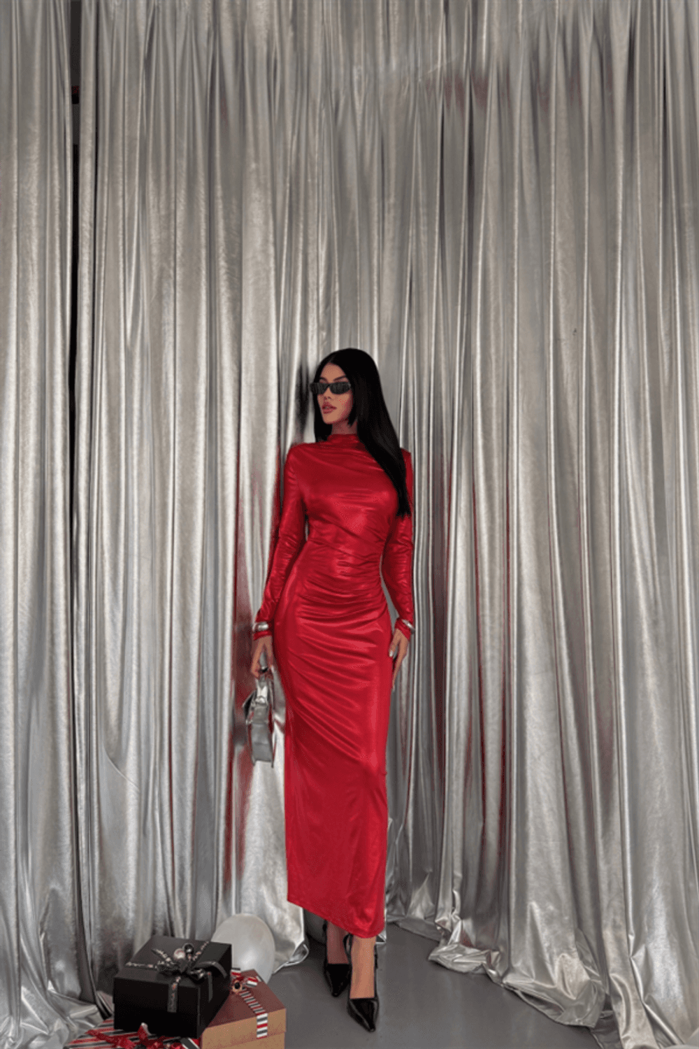 PARLAK KUMAŞ DRAPE DETAYLI UZUN ELBİSE - Kırmızı