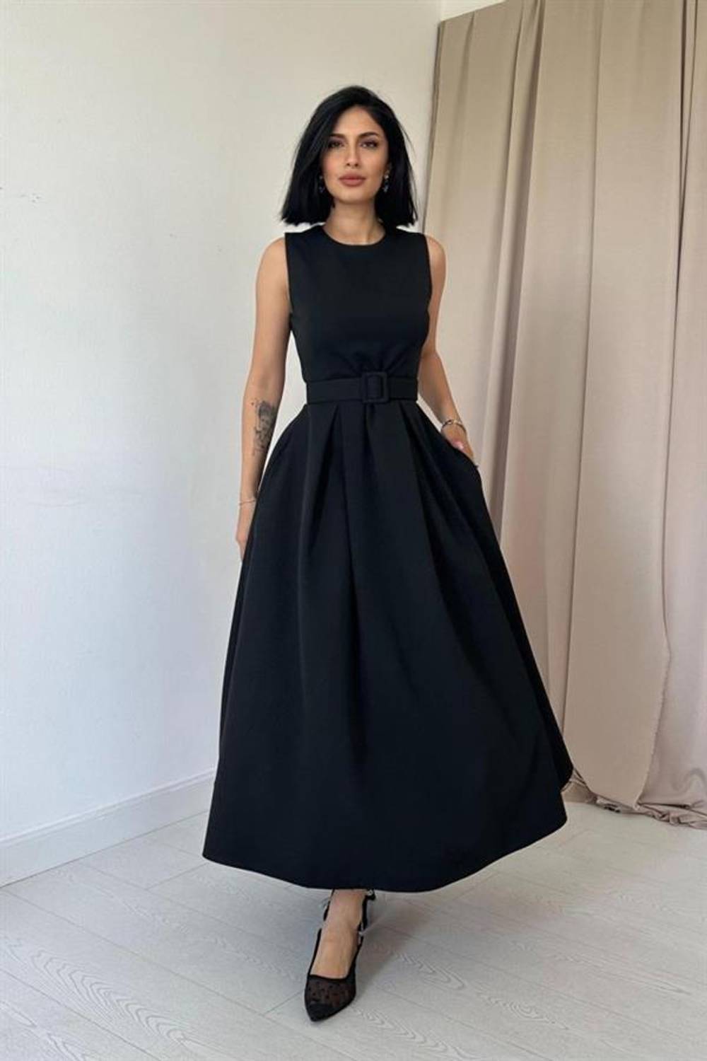 Siyah Halter Yaka Kloş Elbise