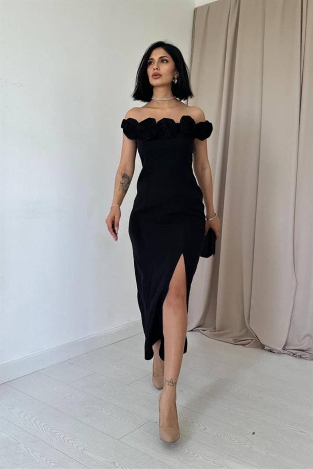 Siyah Madonna Yaka Güllü Elbise