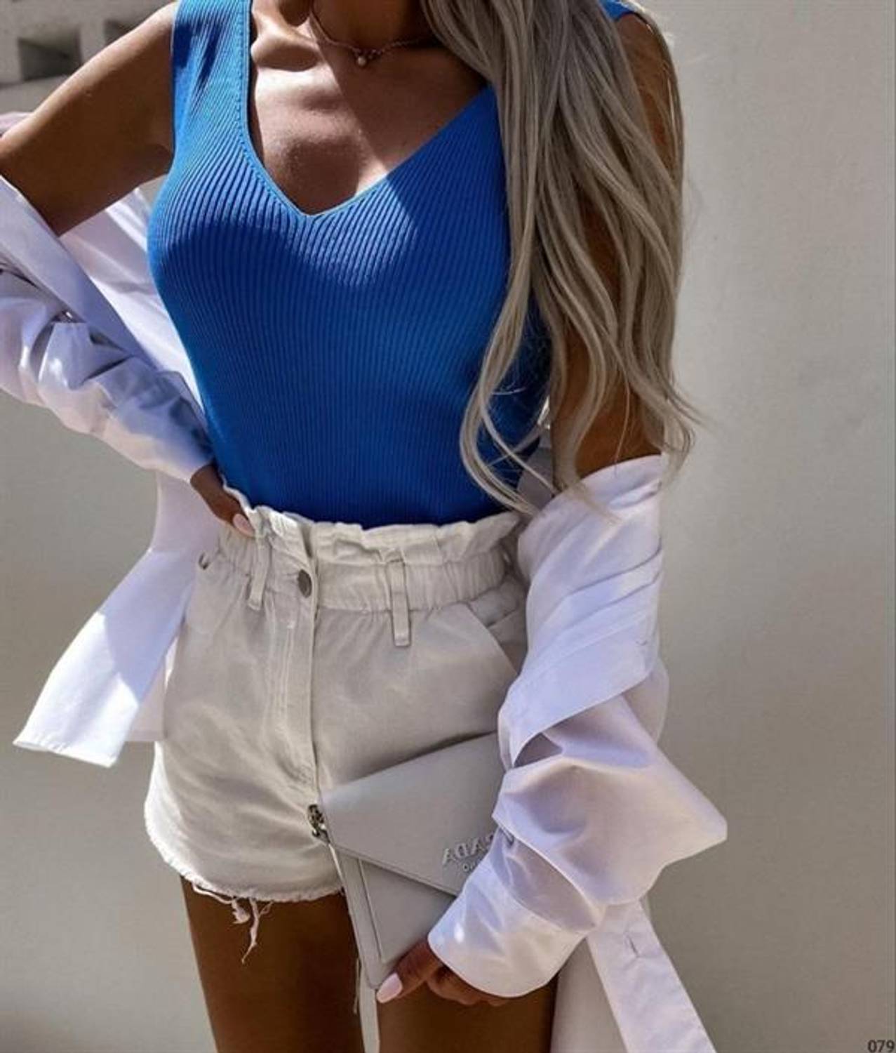 Kadın V Yaka Kolsuz Triko Bluz