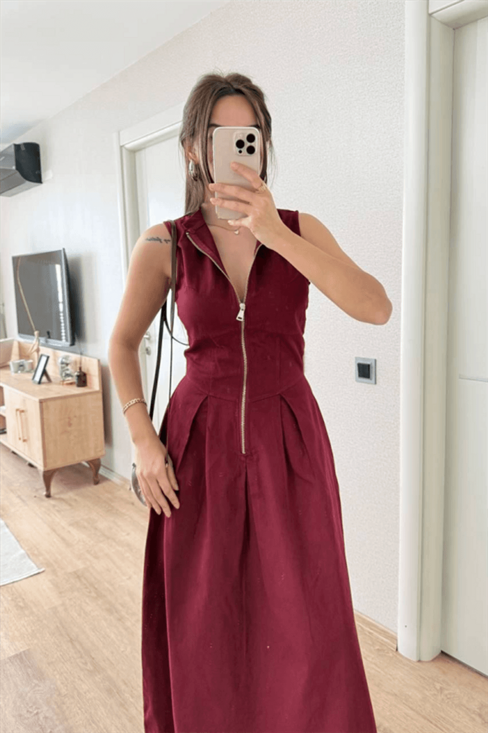 Dik Yuvarlak Yaka Önden Fermuarlı Sifir Kol Beli Oturtmalı Kolsuz Cepli Çan Etekli Uzun Elbise - Bordo