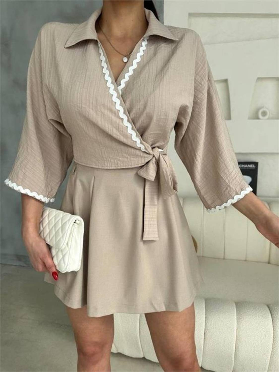 SU TAŞI DETAYLI KRUVAZE BLUZ - Kahverengi