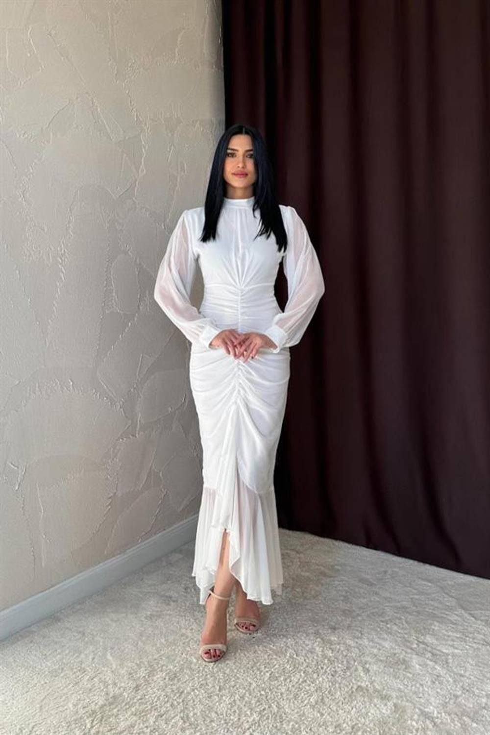 Beyaz Önü Büzgülü Şifon Elbise