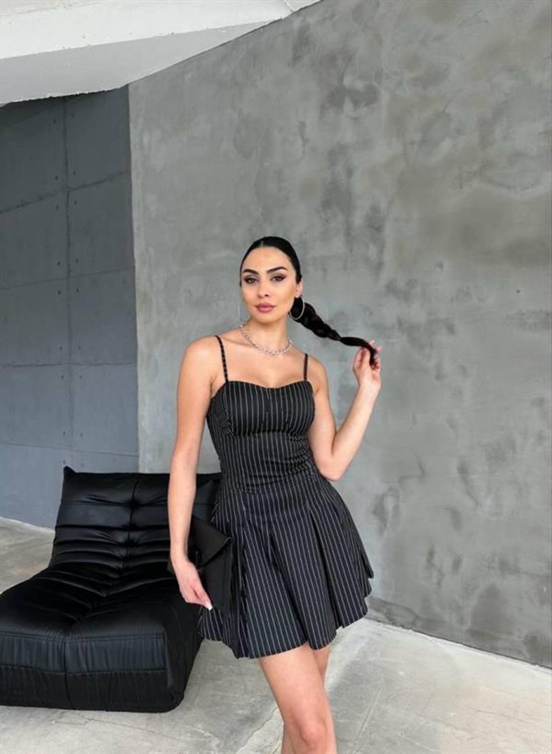 ASKILI ÇİZGİLİ POLYVİSKON KISA ELBİSE KALIN PİLELİ - Siyah