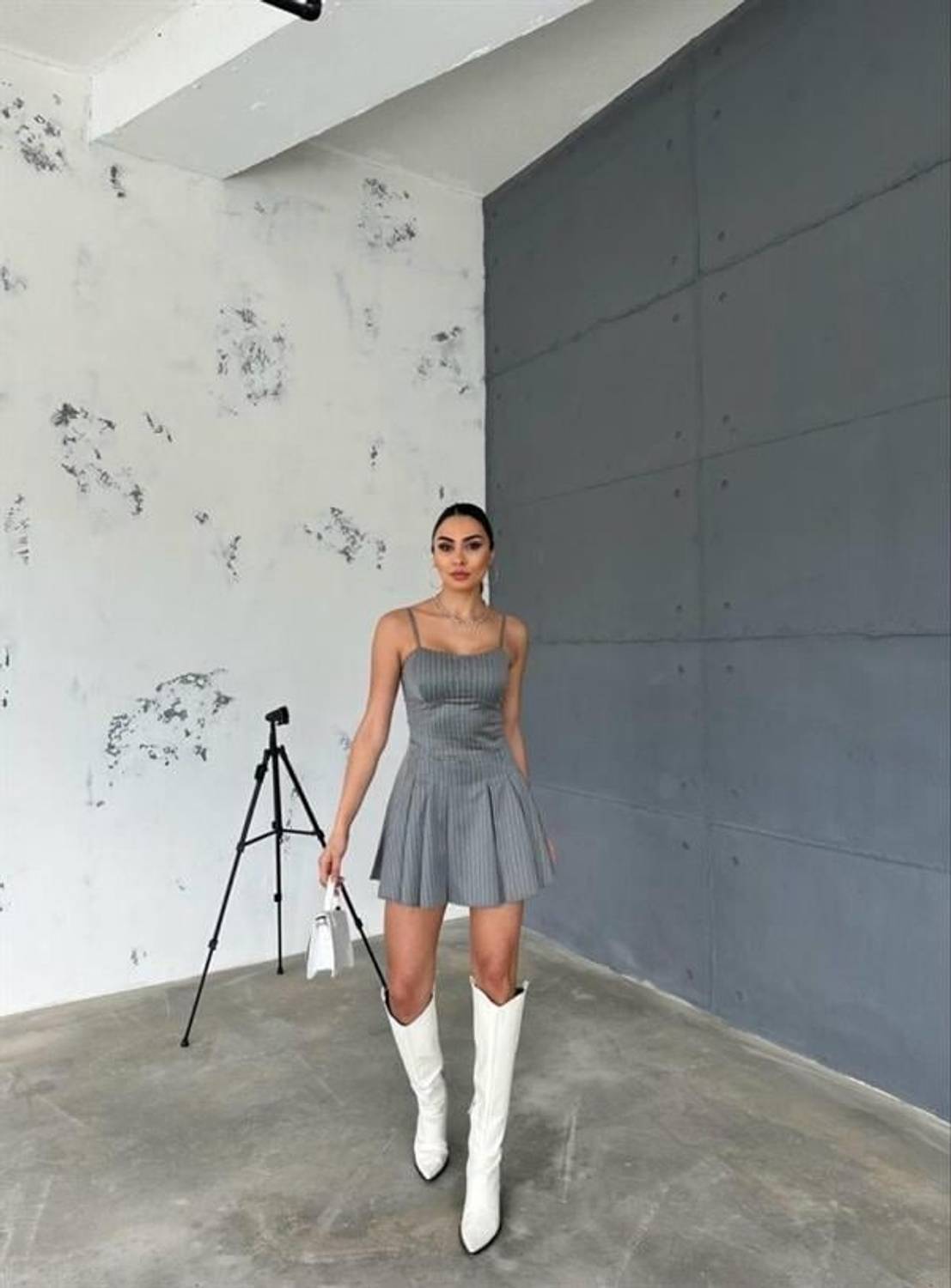 ASKILI ÇİZGİLİ POLYVİSKON KISA ELBİSE KALIN PİLELİ - Gri