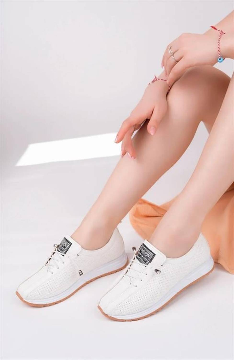 Kadın Siyah Lastik Bağcıklı Ortopedik Taban Babet L Siyah Cilt L Siyah Cilt H Beyaz Cilt