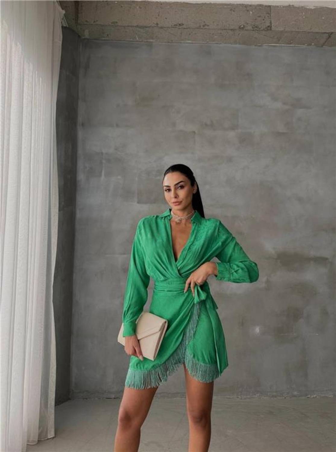 VOLANLI SAÇAK DETAYLI KRUVAZE ELBİSE - Yeşil