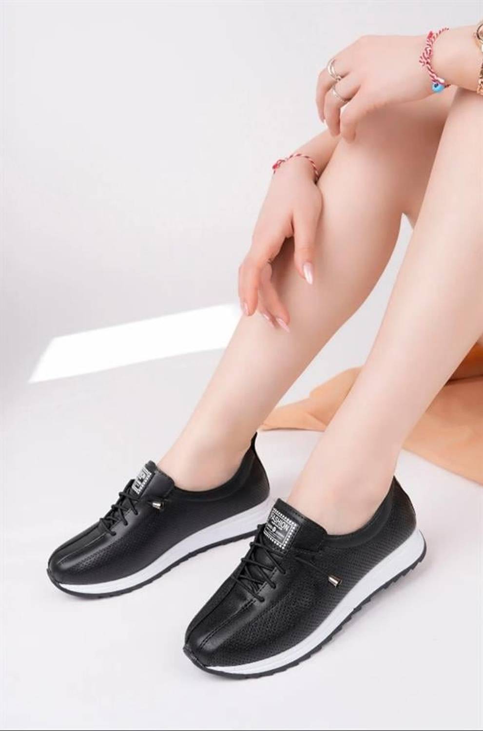 Kadın Siyah Lastik Bağcıklı Ortopedik Taban Babet L Siyah Cilt L Siyah Cilt H Siyah Cilt