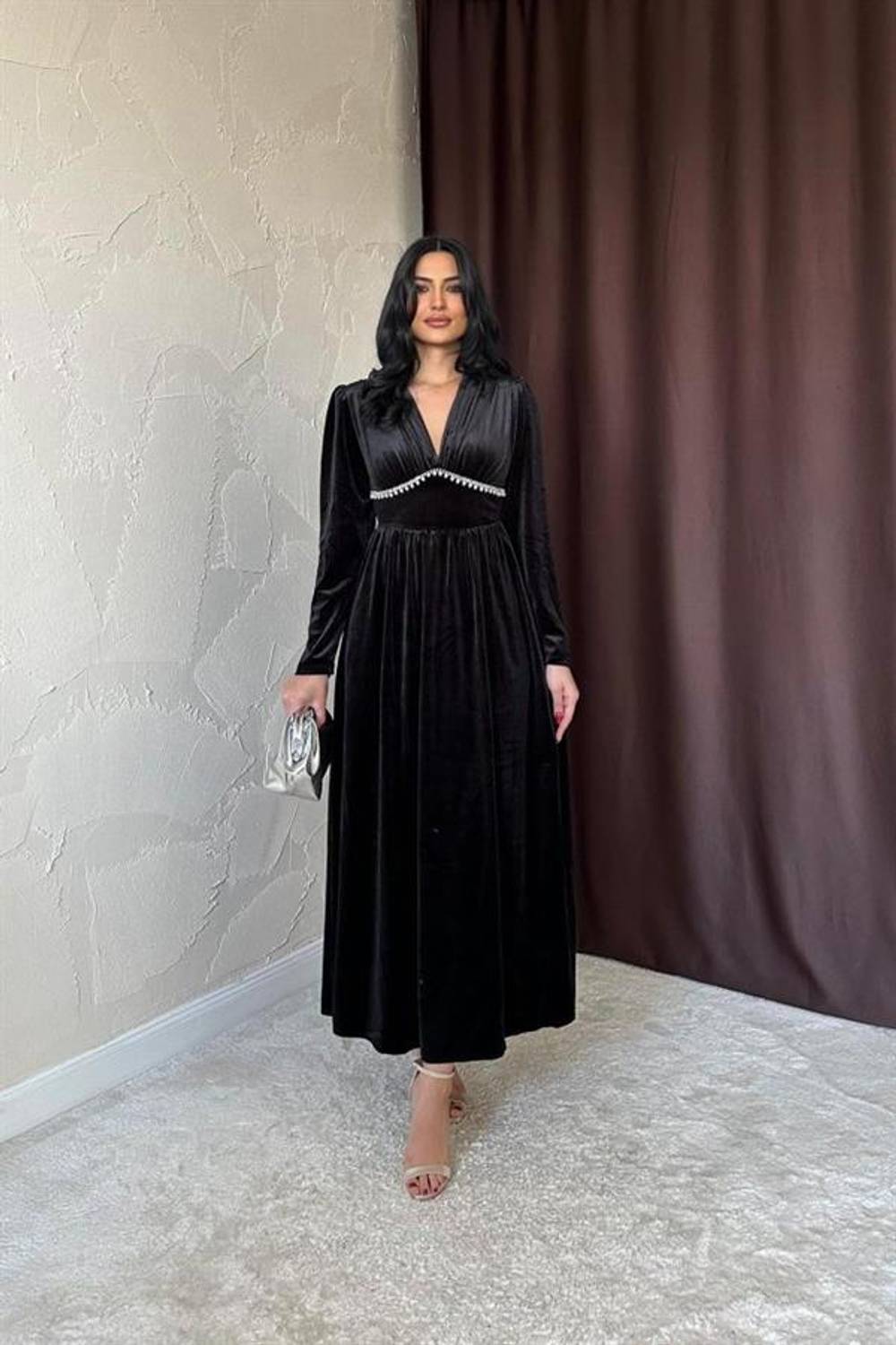 Siyah Göğüs Altı Taşlı Elbise