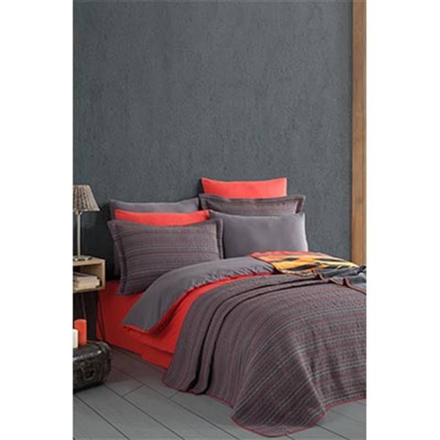 ليلة سعيدة غطاء سرير مفرد في اسطنبول باللون الأحمر الخطي