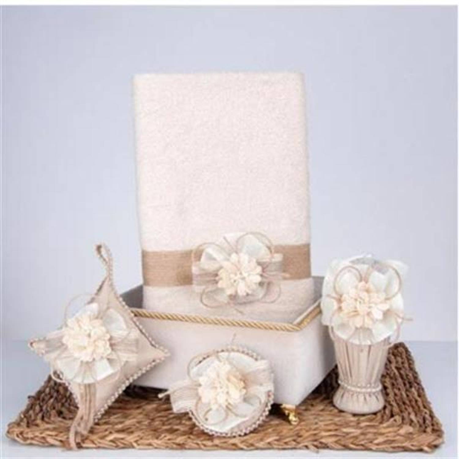 Dream Havlu + Sepet + Süslü Sabun + Şişe + Lavanta Hediyelik Kutulu 5 Parça Set