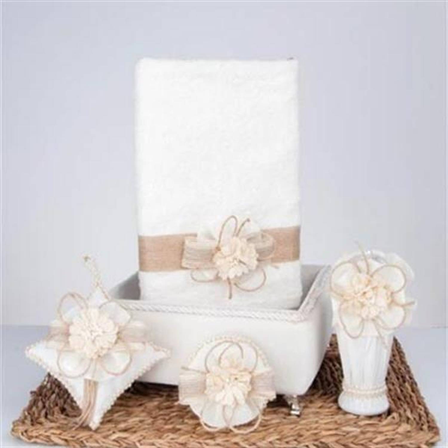 Dream Havlu  Sepet,Süslü Sabun + Şişe + Lavanta Hediyelik Kutulu 5 Parça Set Krem