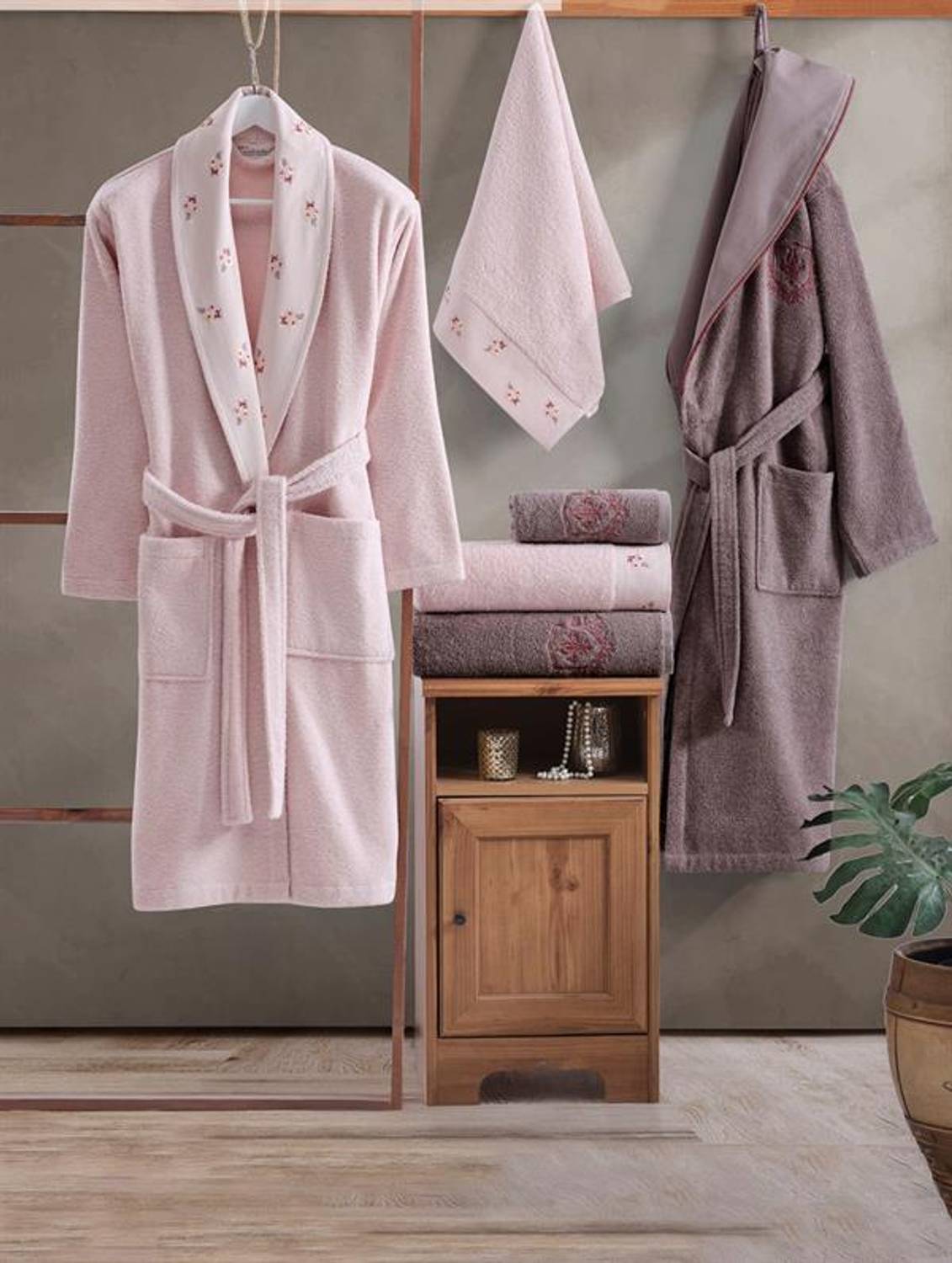 Комплект халатов Ийи Гечелер Стамбул для семьи Lovely Пудра-Мерлух