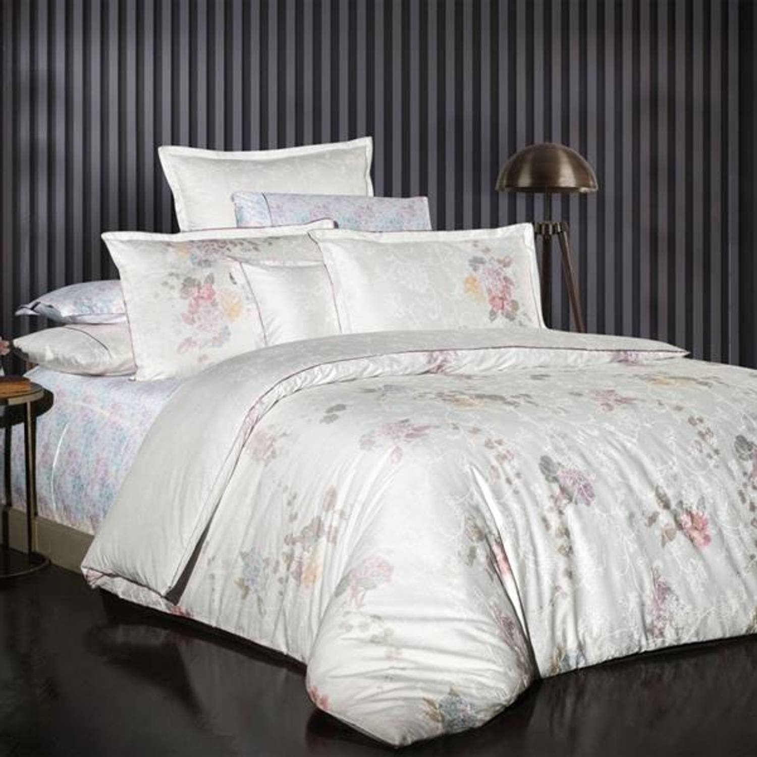 طقم غطاء لحاف مزدوج حصري من Sarev أبيض ميرابل