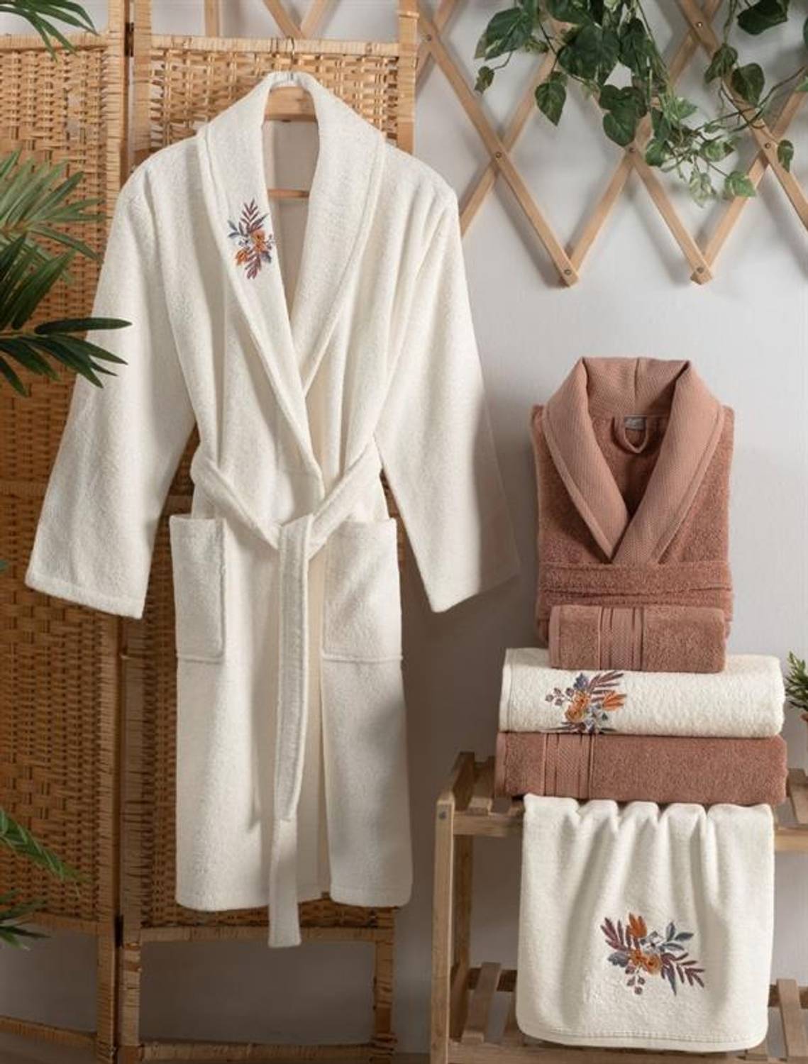 طقم رداء حمام ساريف العائلي بازار تيسا إكرو-تان