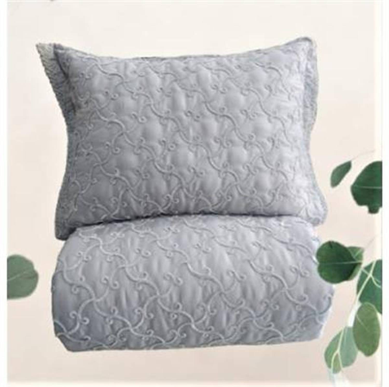 مفرش سرير مزدوج مطرز من Zen Eslem باللون الرمادي