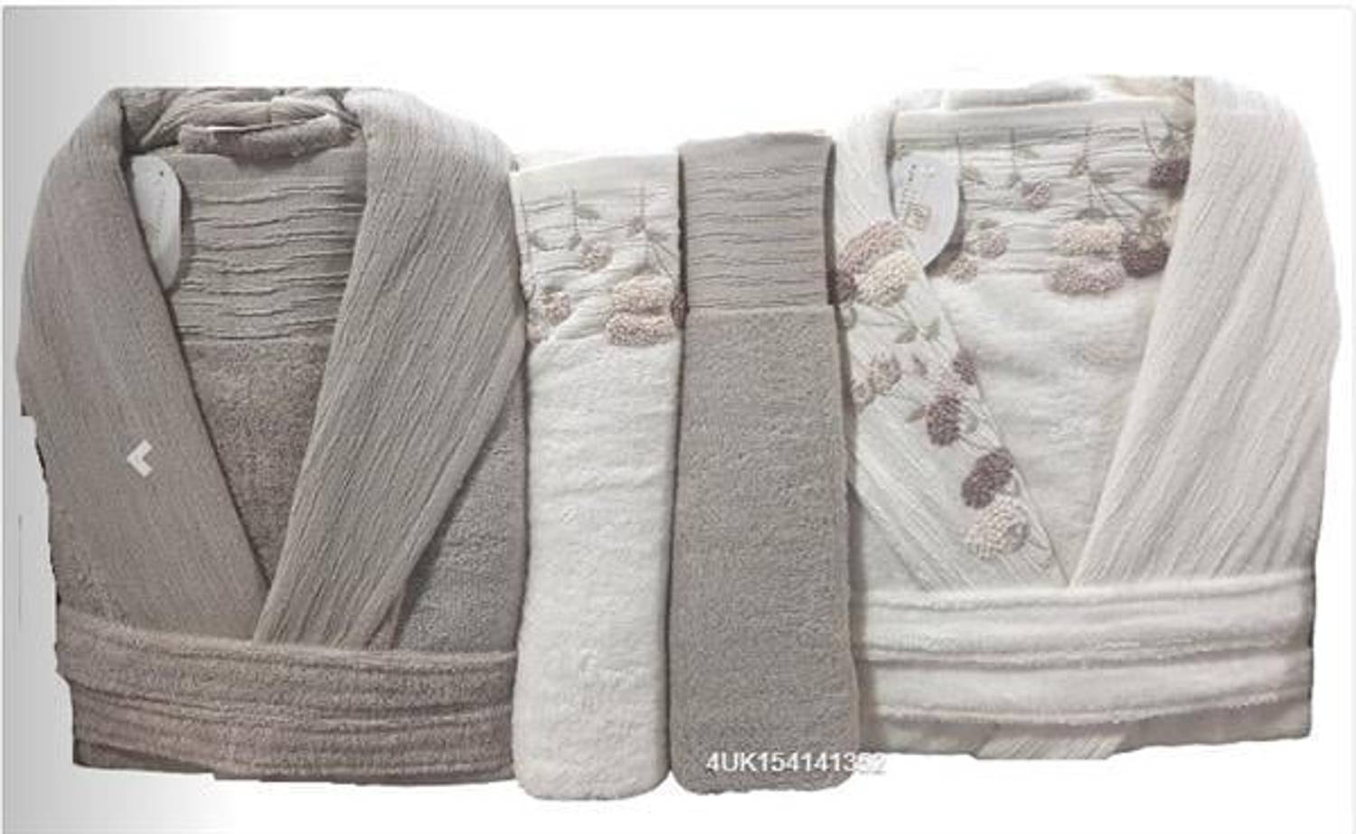 طقم روب عائلة 6 قطع بمادة قطنية في لون البيج والكريمي يشمل 2 روب و4 مناشف عالية الامتصاص