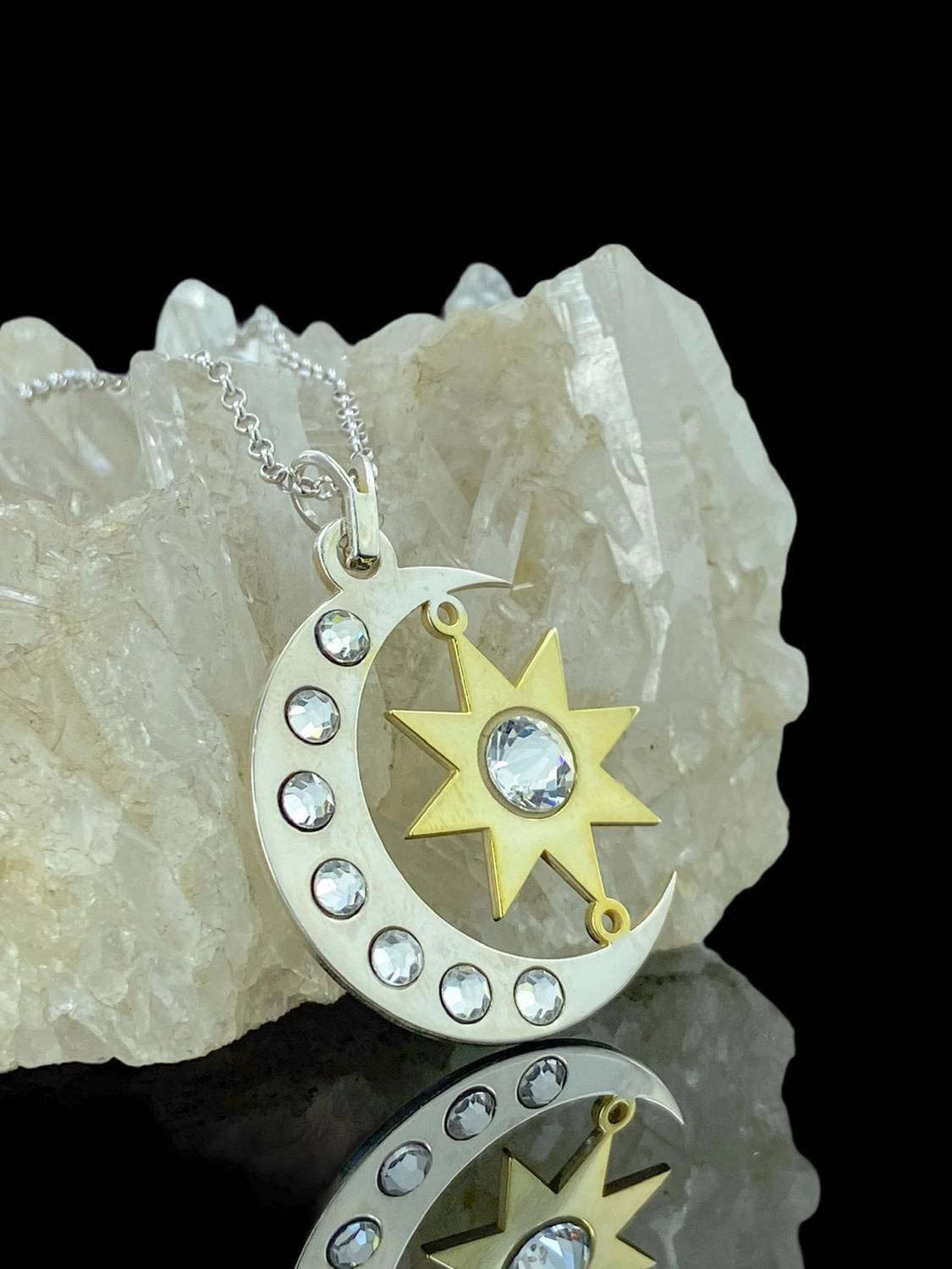 Кулон из серебра с уникальным дизайном Луны и Солнца, 925 проба, zirкон, подарочная упаковка, вес 6 г, размер 30 x 26 мм