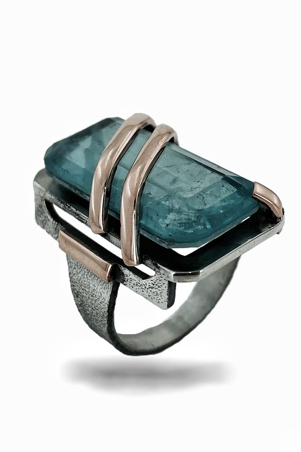 Кольцо из натурального голубого топаза, ручная работа, специального качества, из серебра 925 пробы, 9,90 г, 28 x 14 мм, патентованное качество