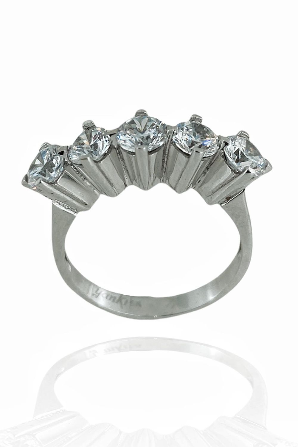 Кольцо из 8-ми каратного белого золота с бриллиантовой оправой и zirconia, местное производство, 3.40 г, размеры 12-20