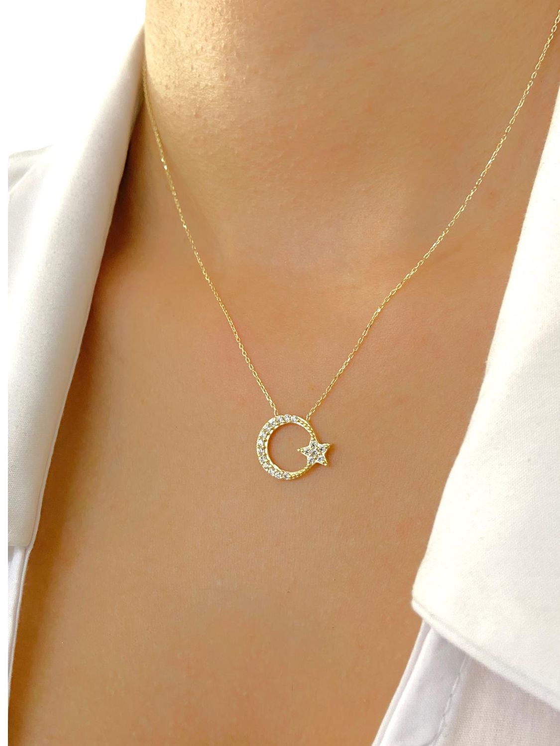 Кулон з 14-каратного золота в формі місяця та зірки з кубічним цирконом, довжина 45 см, вага 1,86 г, сертифікований, місцеве виробництво