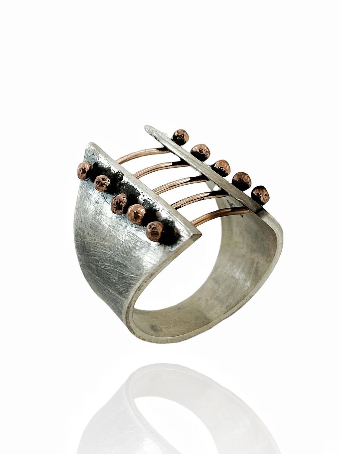 Срібний перстень 925 проби без каменів, ручна робота, ексклюзивний дизайн, висока якість, вага 8,50 г, розмір 22-21