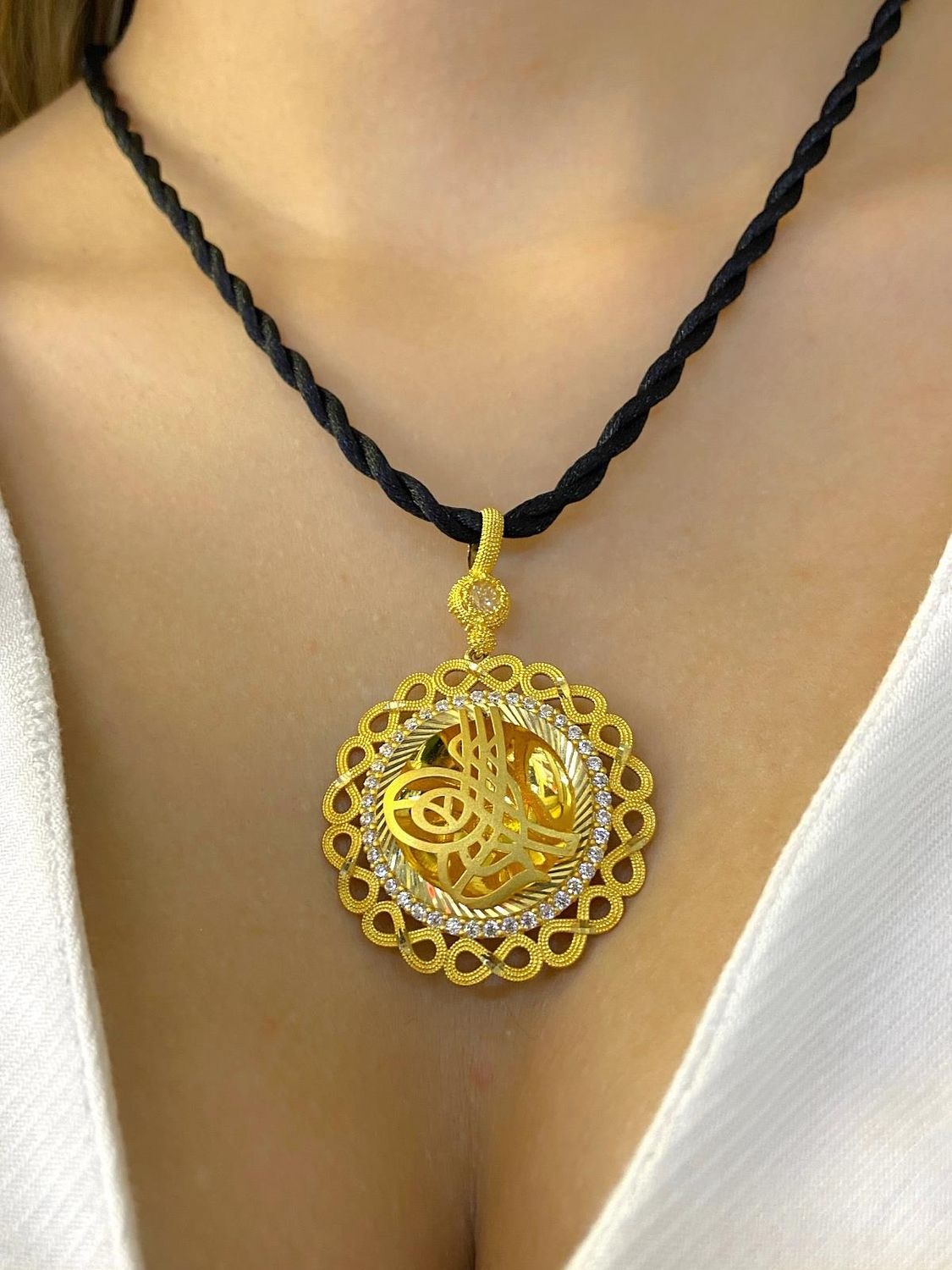 8K Gold Infinity Ottoman Monogram Locket Pendant 7.35 غرام