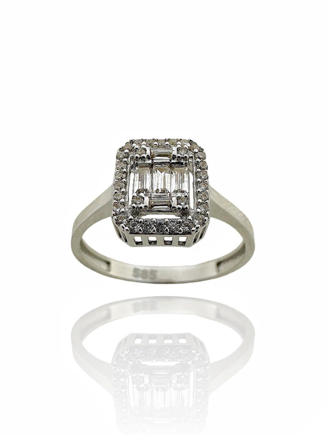 Diamond Model Baguette White Gold Ring