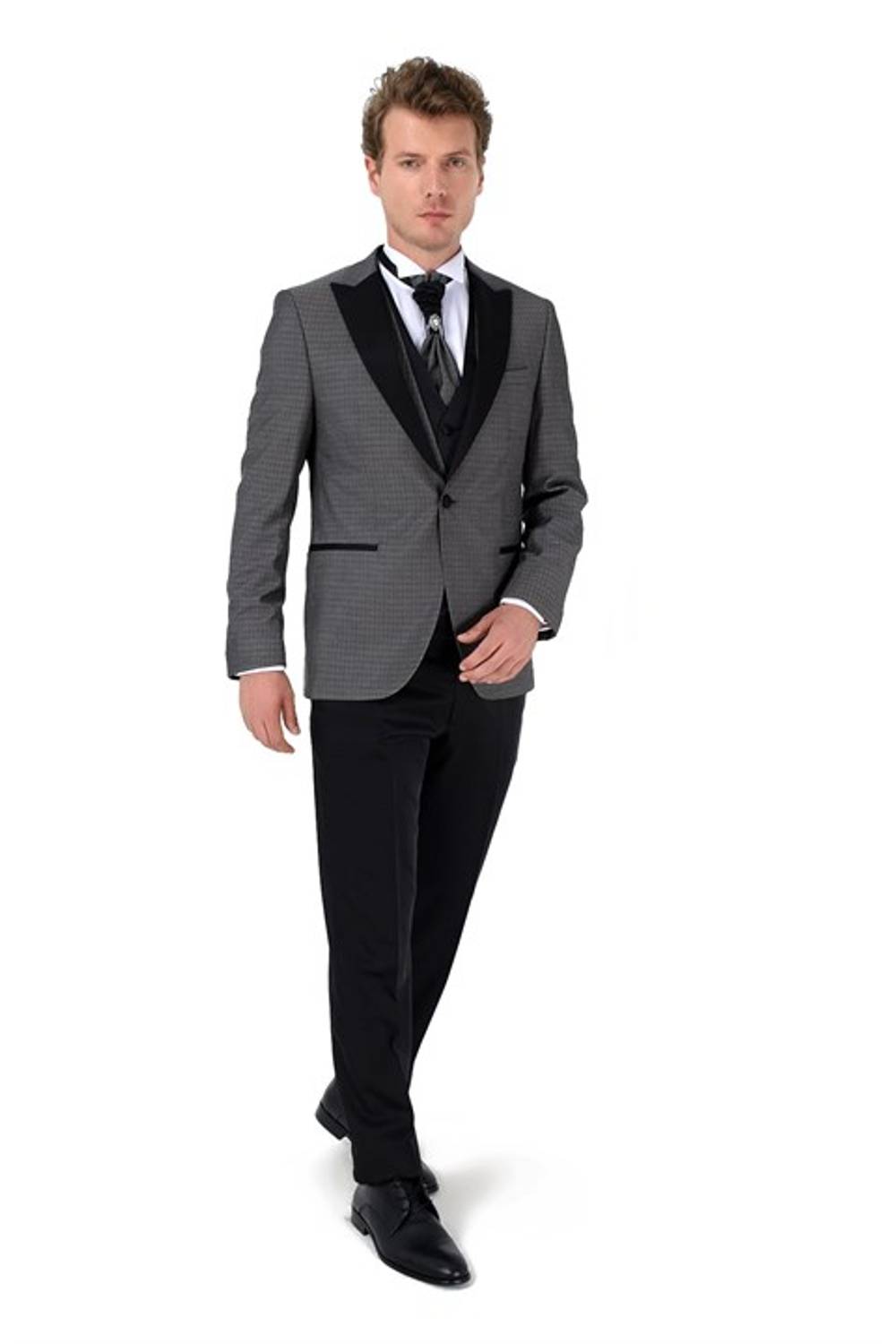 Серый стильный мужской костюм с жилетом Morven Newyork, приталенный, узорчатый, с尖кими воротником и карманами на пуговицах.